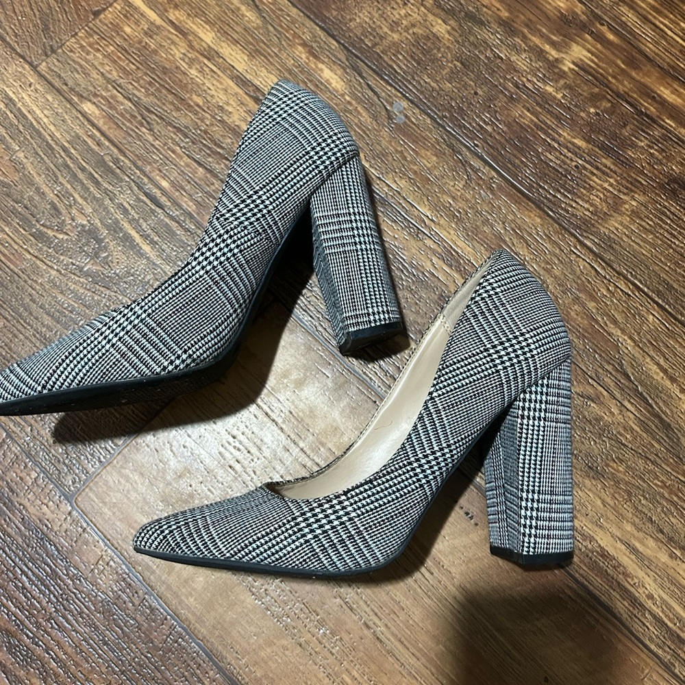 Grey heels - Picture 3 of 6